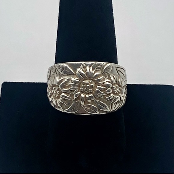 [vintage] Intricate Floral Israeli Sterling Silver Ring - Size 9.5 - Picture 2 of 14